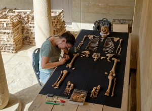 Carefully labelling each bone. Photo: Nicola Dell’Aquila.